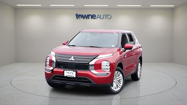 Used 2024 Mitsubishi Outlander ES image 2