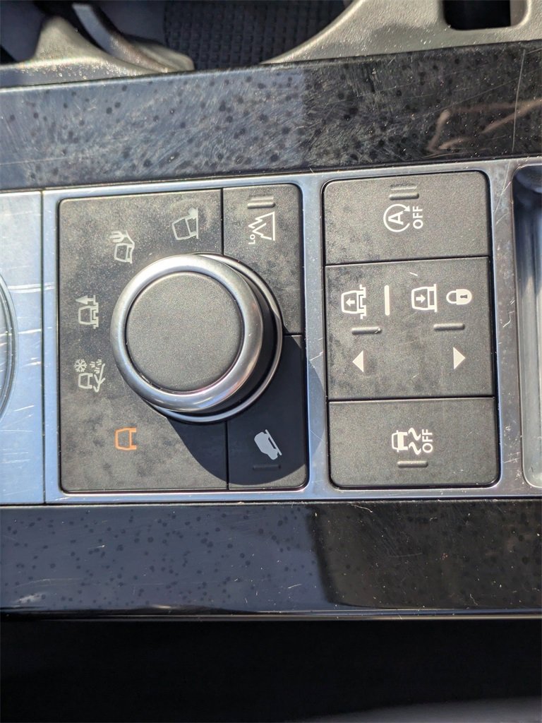 Used 2019 Land Rover Discovery HSE image 13