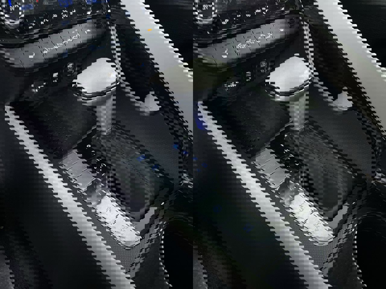 Used 2023 Hyundai Elantra Limited image 18