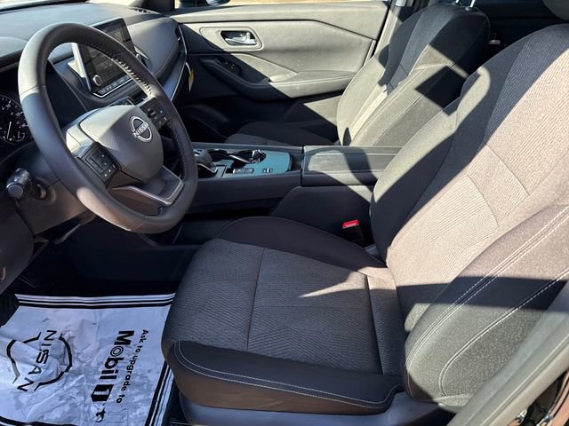 Certified 2025 Nissan Rogue SV image 18