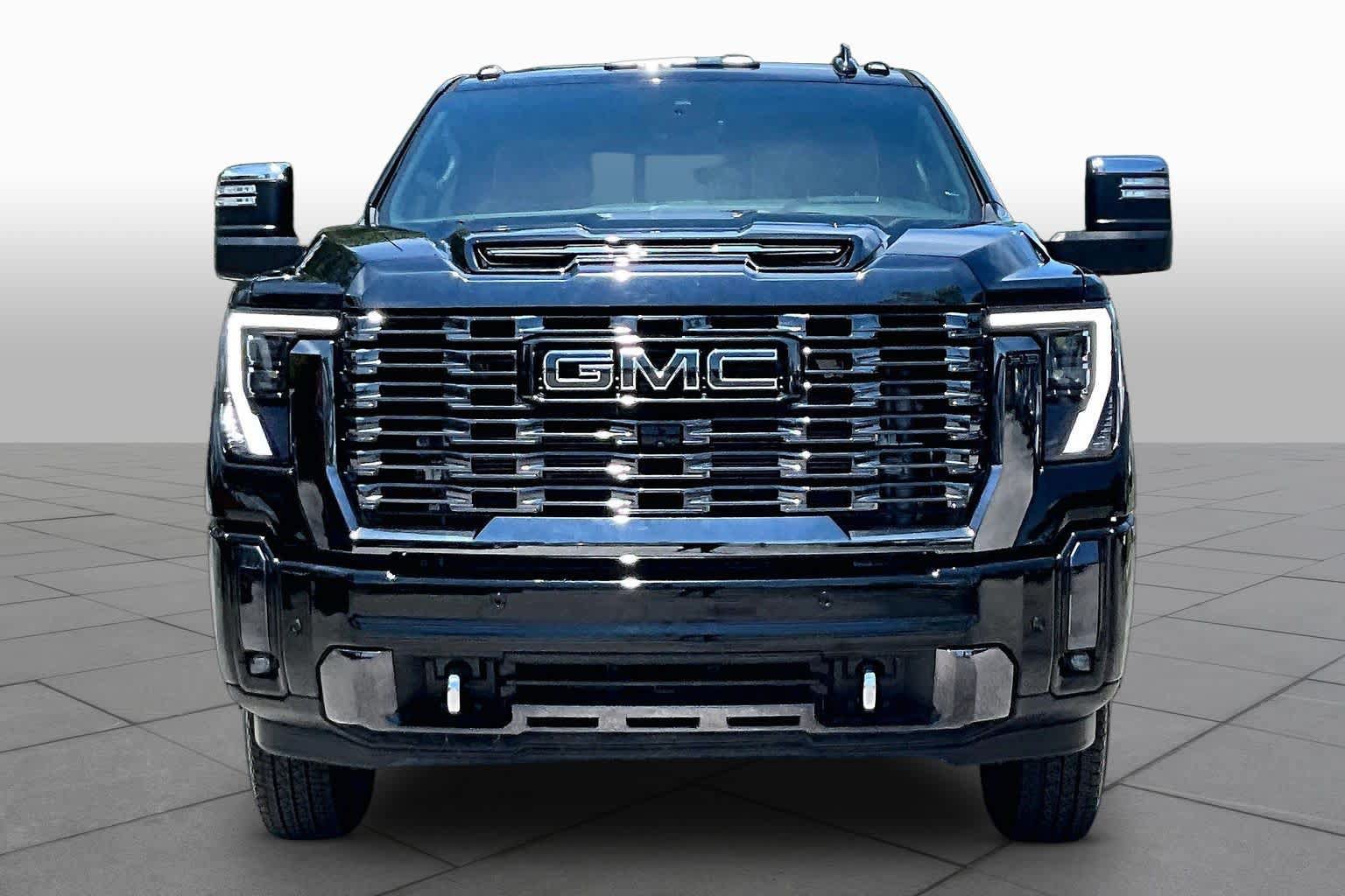 Used 2024 GMC Sierra 3500 Denali Ultimate AWD/4WD image 4