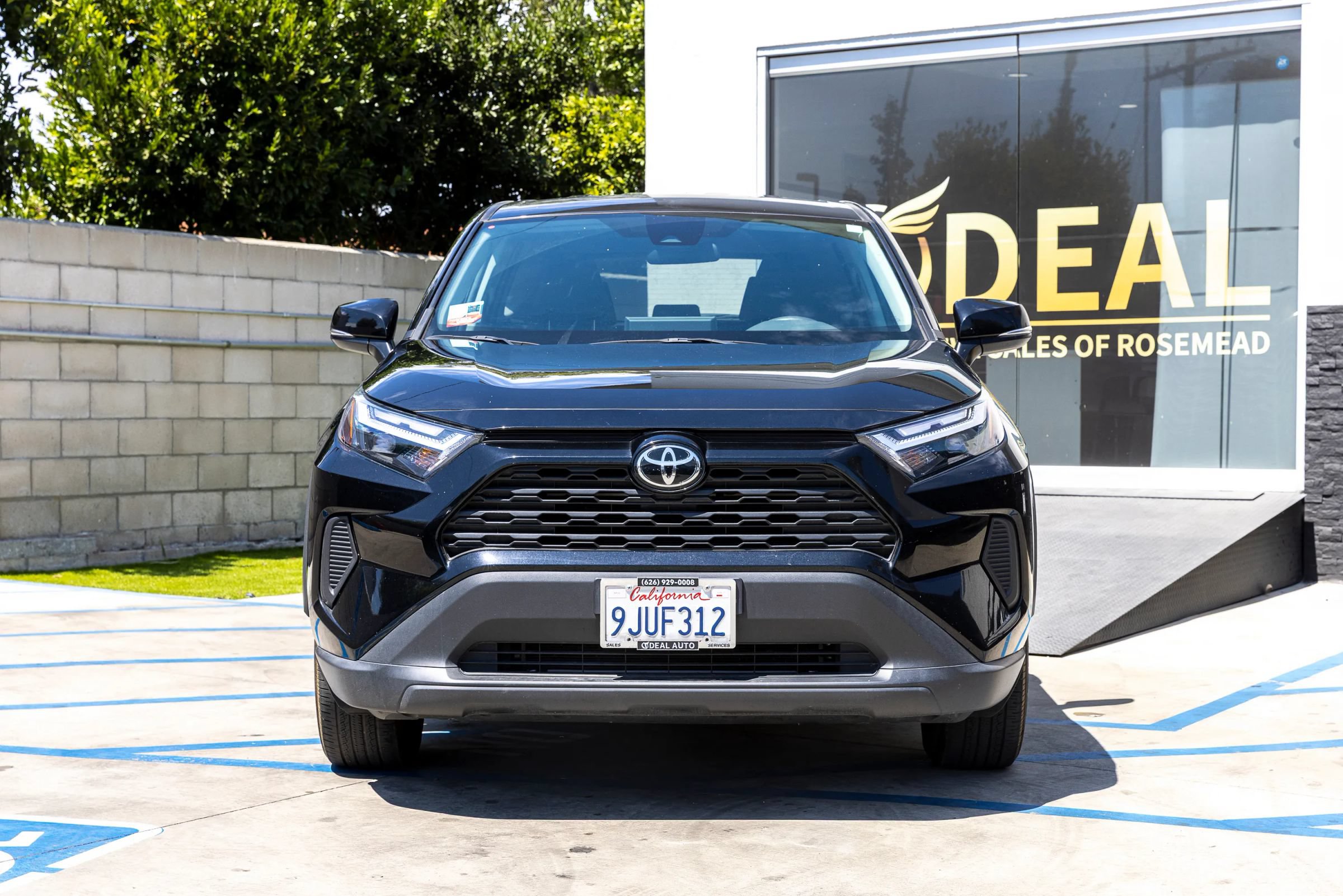 Used 2024 Toyota RAV4 LE FWD image 4