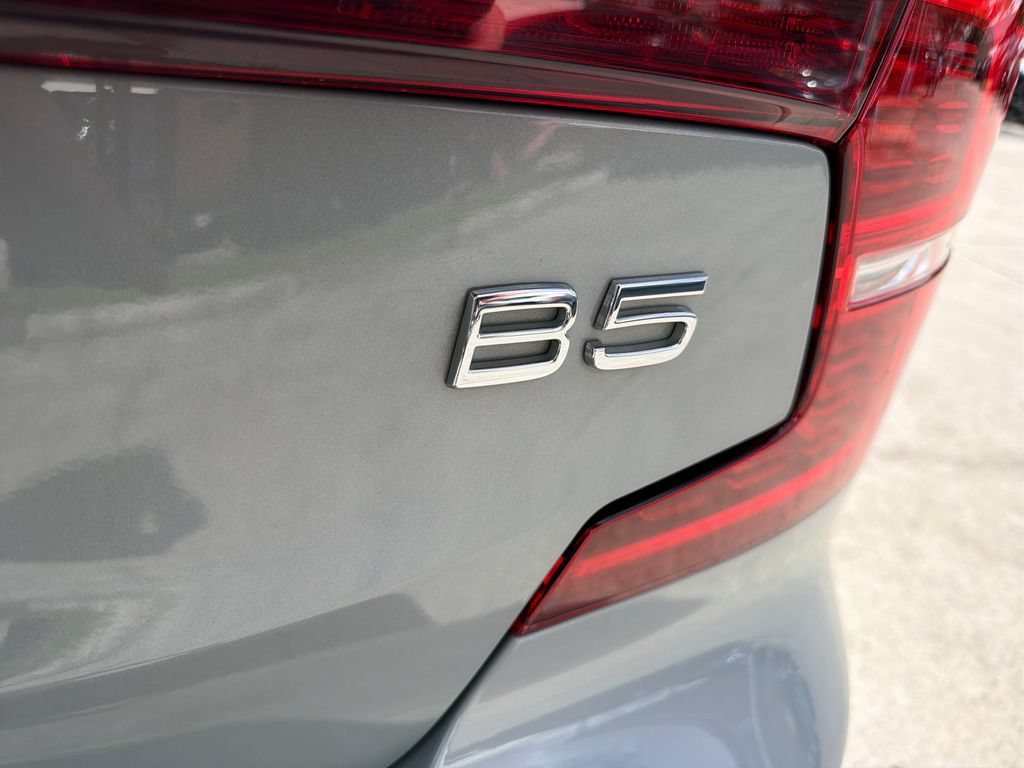 Used 2024 Volvo S60 B5 Plus FWD image 10