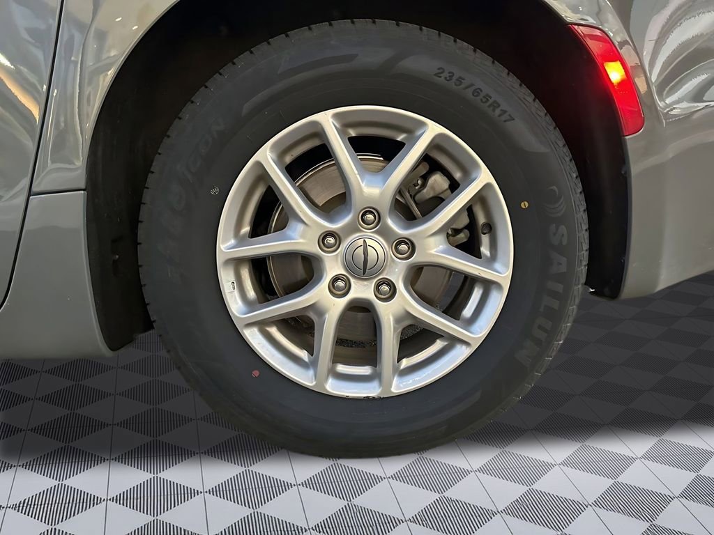 Used 2025 Chrysler Pacifica Select image 22