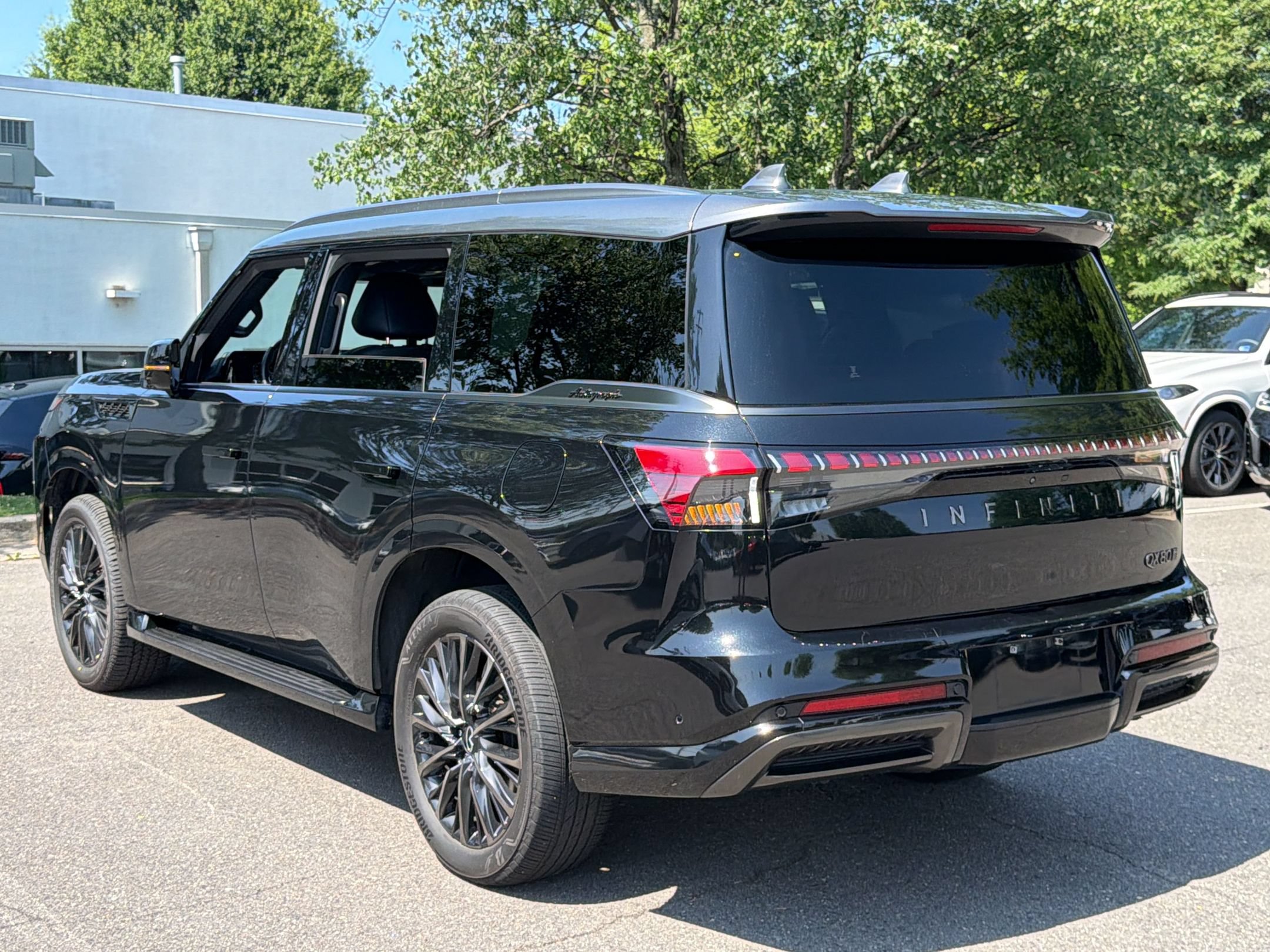 Used 2025 INFINITI QX80 Autograph AWD/4WD image 3