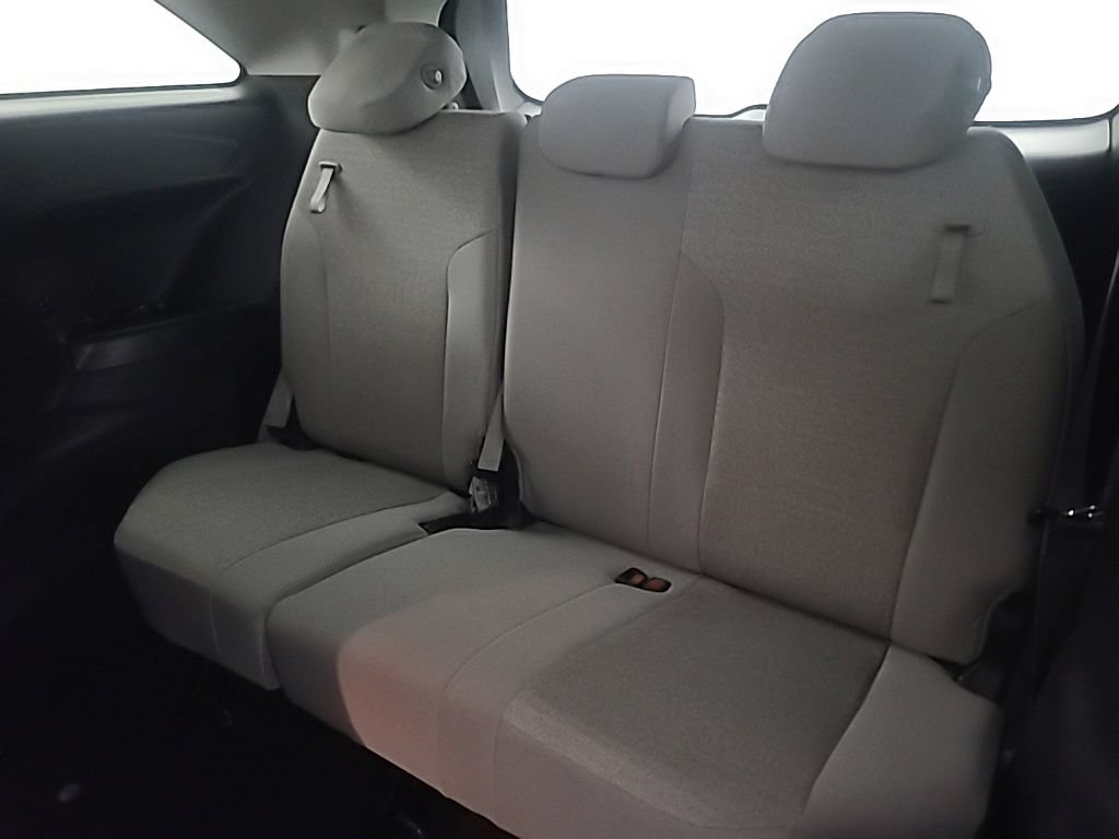 Used 2025 Toyota Sienna LE FWD image 22