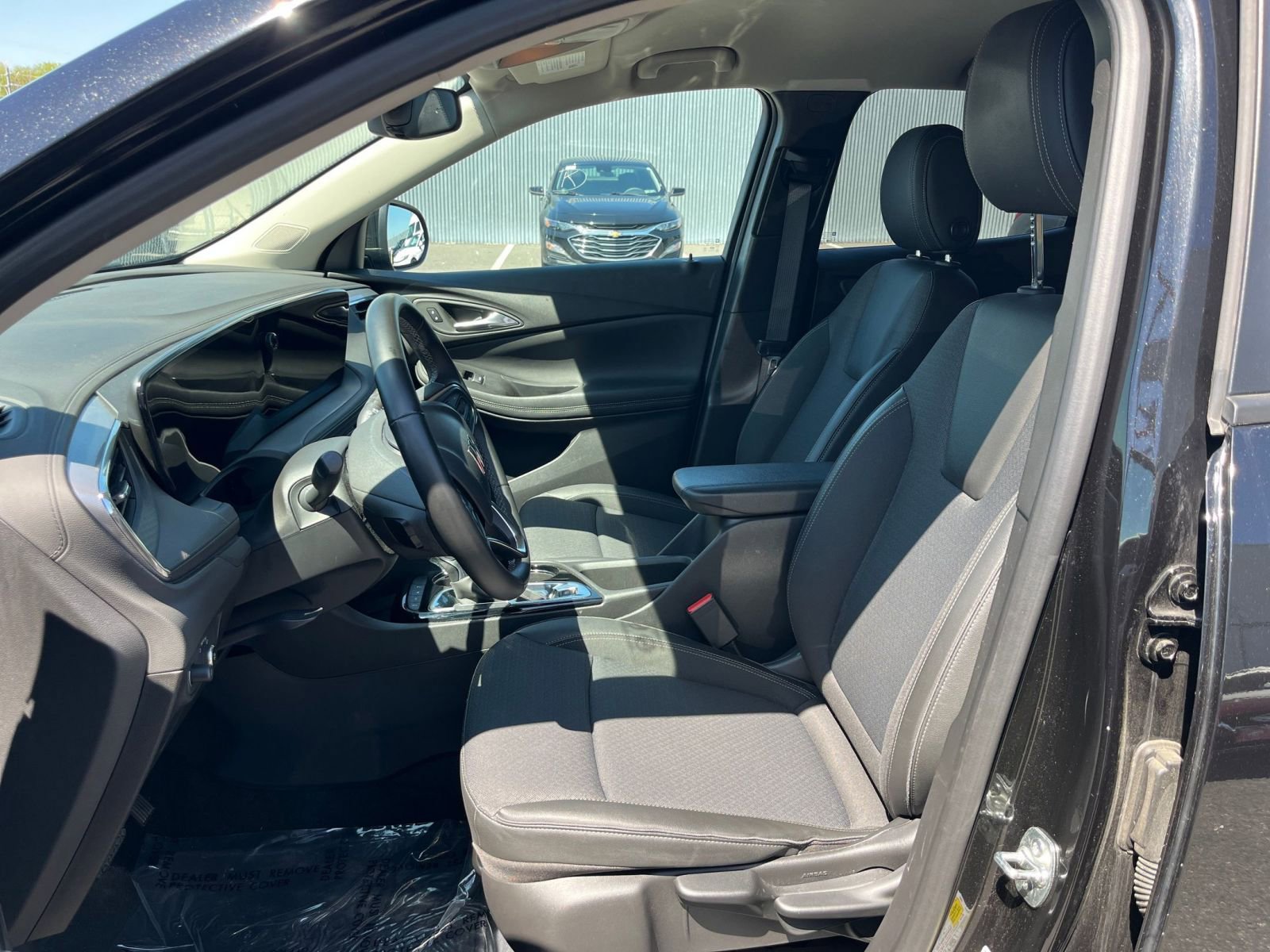 Used 2025 Buick Encore GX Preferred AWD/4WD image 36