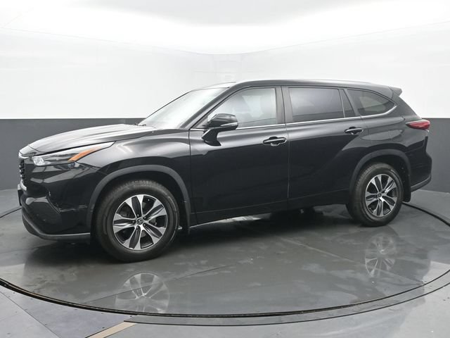 Used 2023 Toyota Highlander XLE AWD/4WD image 2