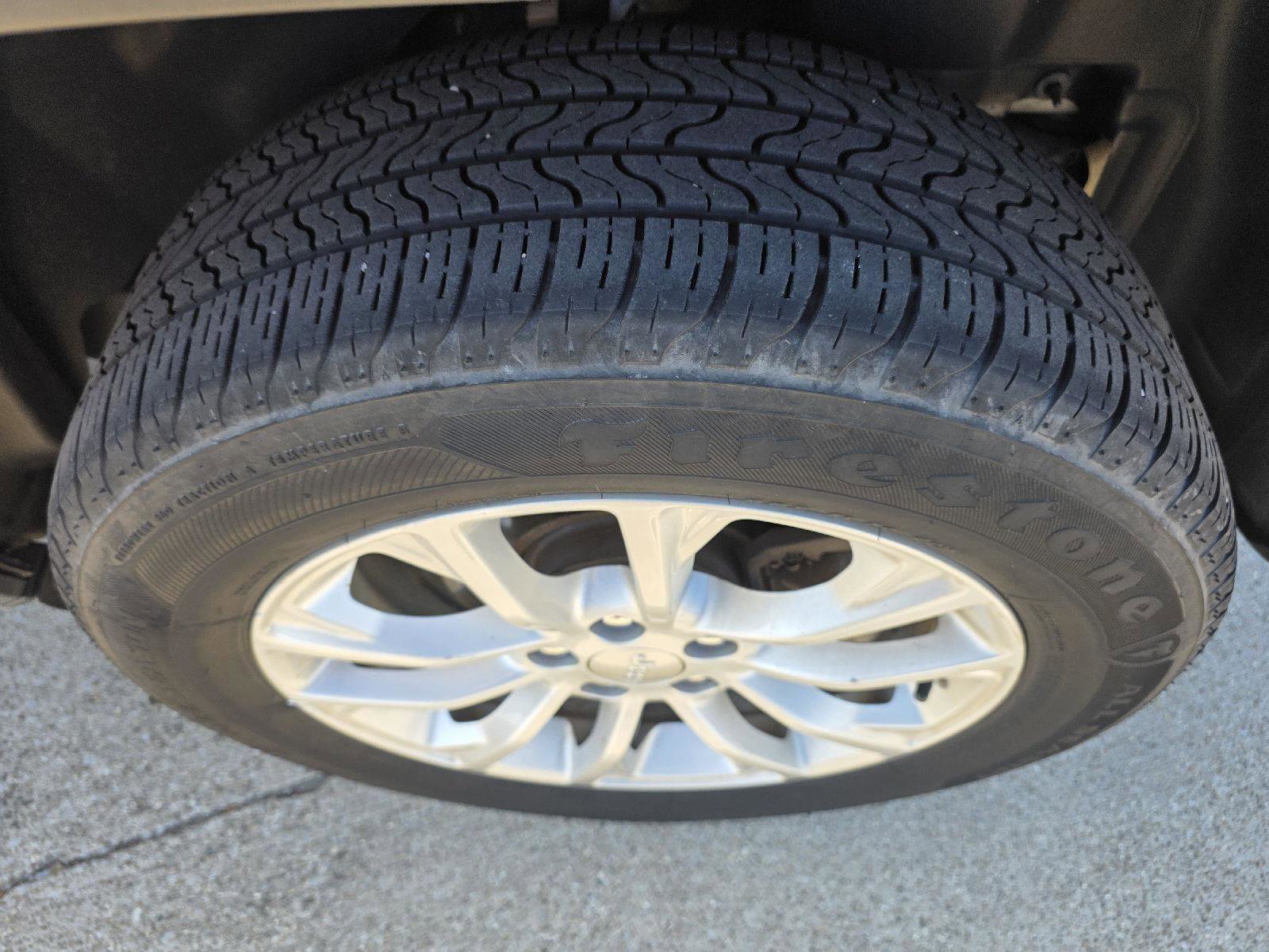 Used 2020 Jeep Cherokee Latitude w/ Cold Weather Group image 33