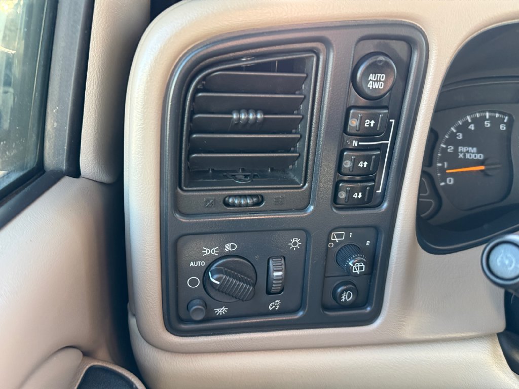 Used 2006 GMC Yukon SLT w/ SLT Preferred Equipment Group AWD/4WD image 29