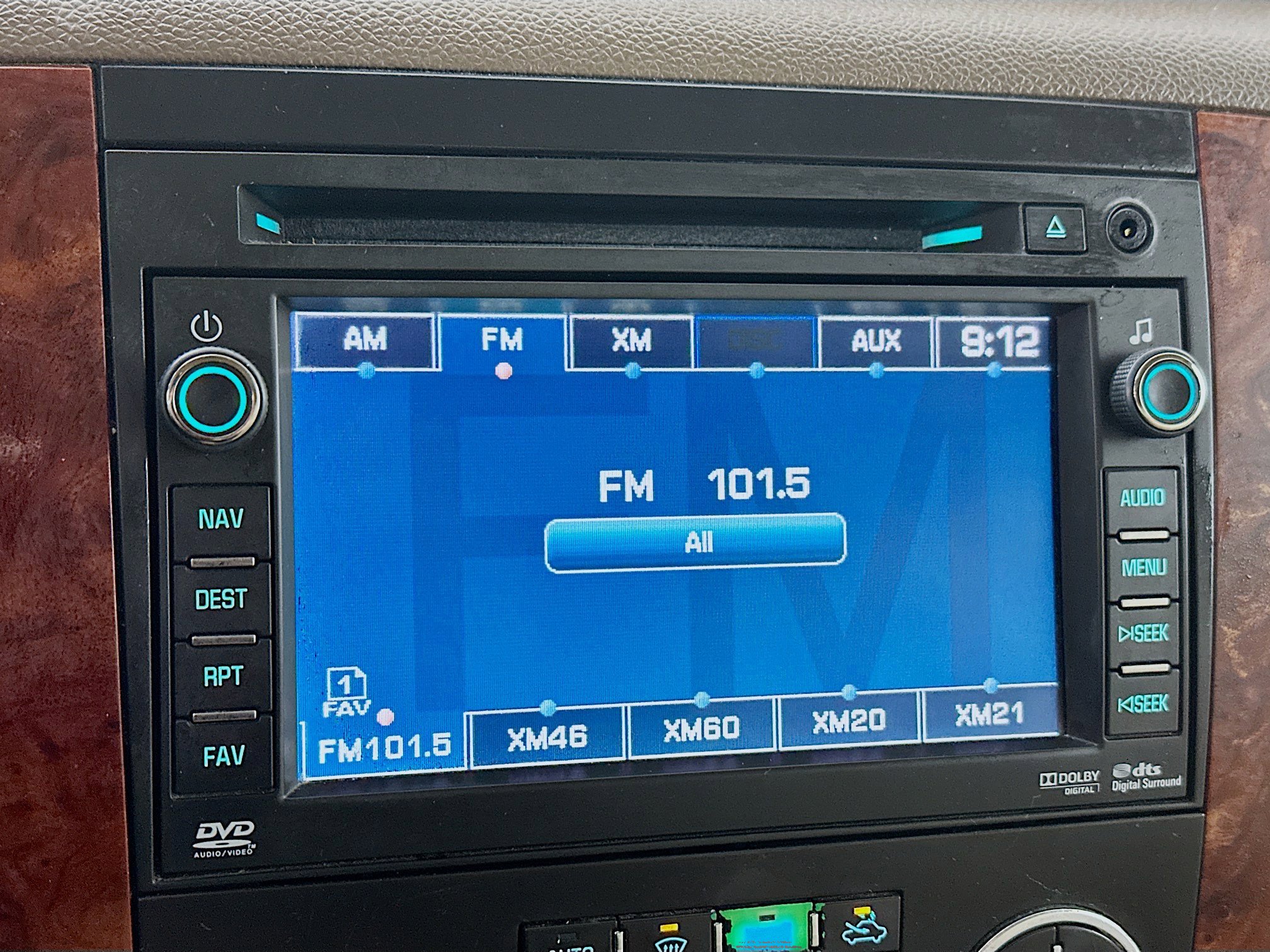 Used 2011 Chevrolet Avalanche LTZ image 15