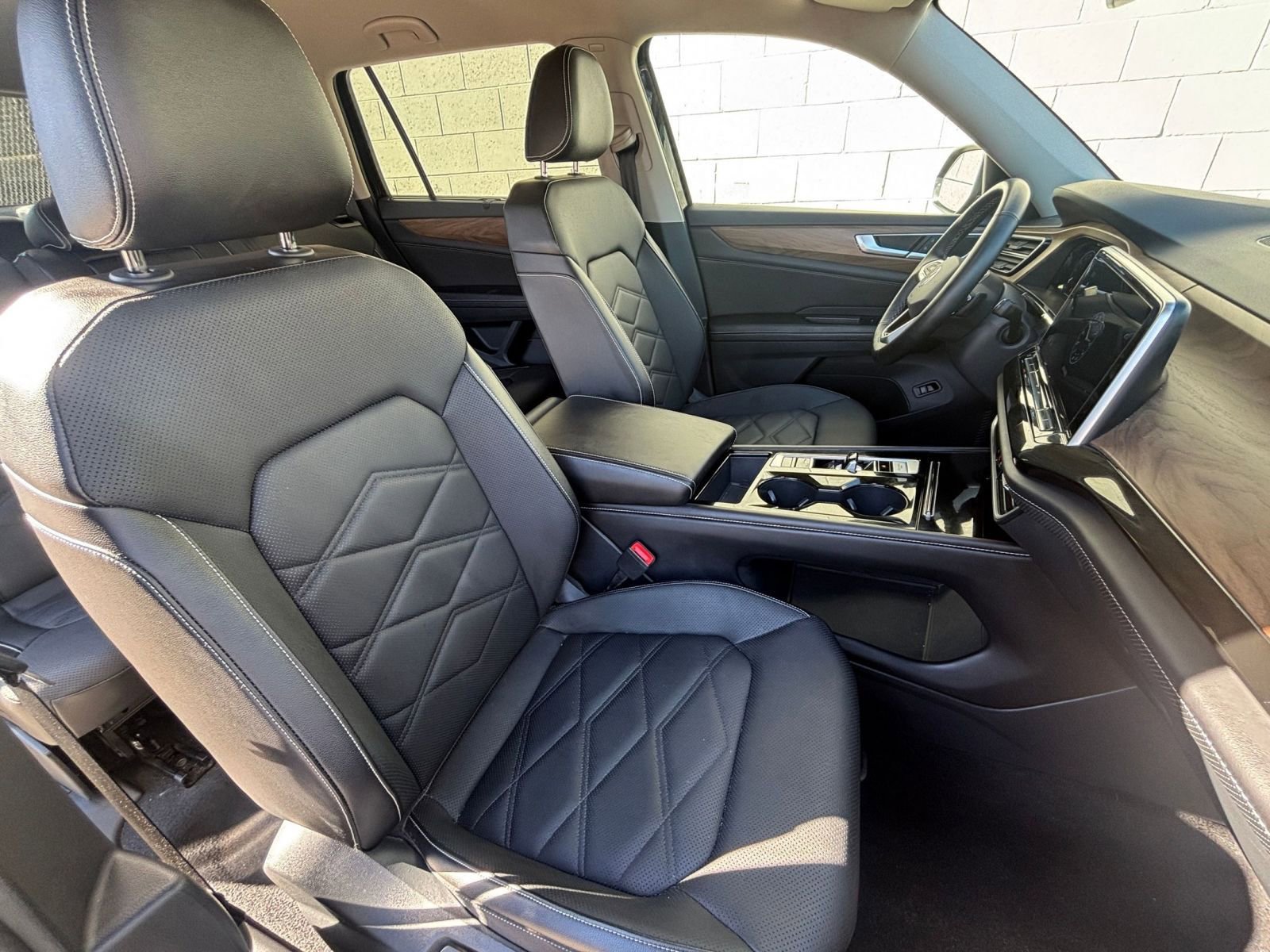 Used 2025 Volkswagen Atlas SE image 36