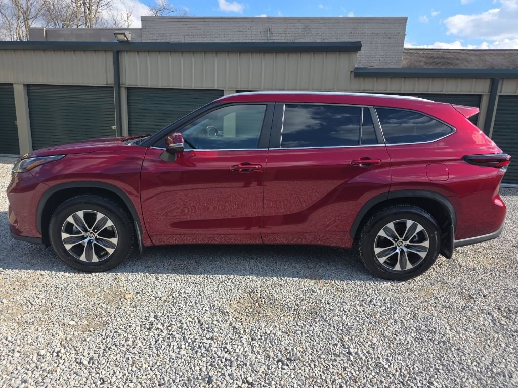 Certified 2026 Toyota Highlander XLE image 3