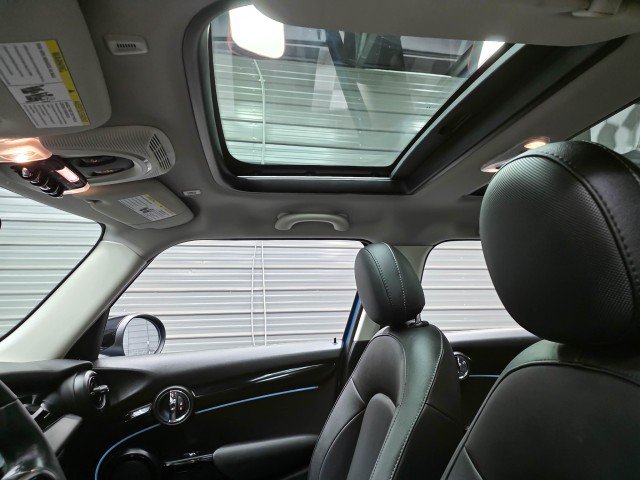 Used 2024 MINI Cooper 4-Door Hardtop FWD image 16