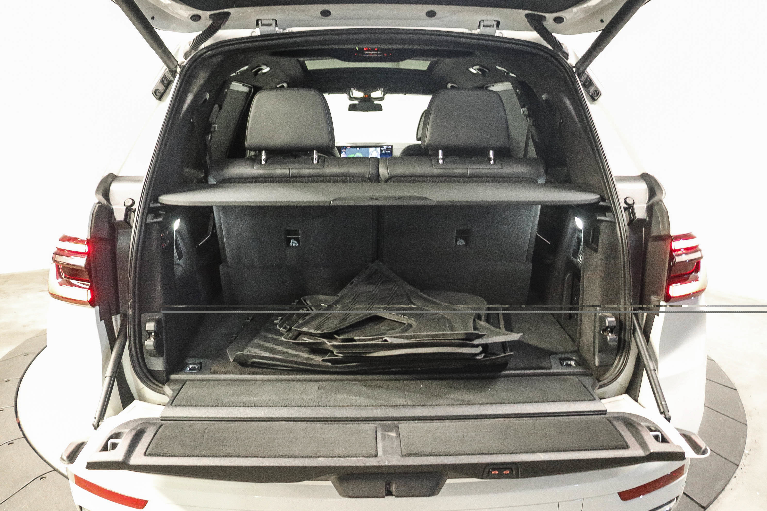 Used 2024 BMW X7 xDrive40i w/ Executive Package AWD/4WD image 29