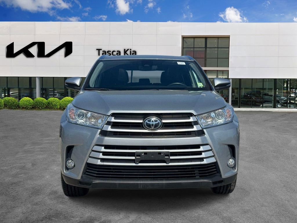 Used 2019 Toyota Highlander XLE AWD/4WD image 2