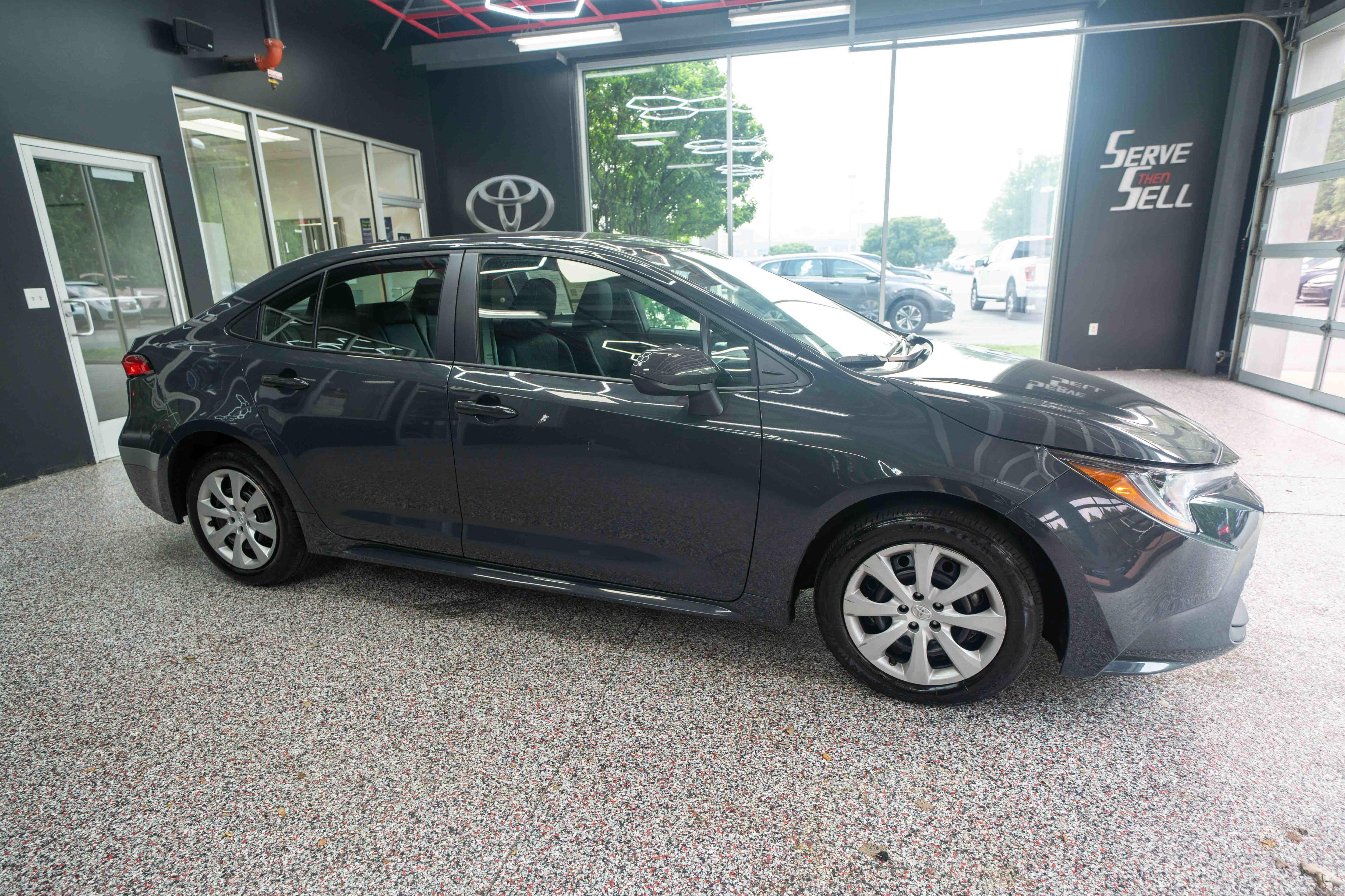 Used 2025 Toyota Corolla LE FWD image 5