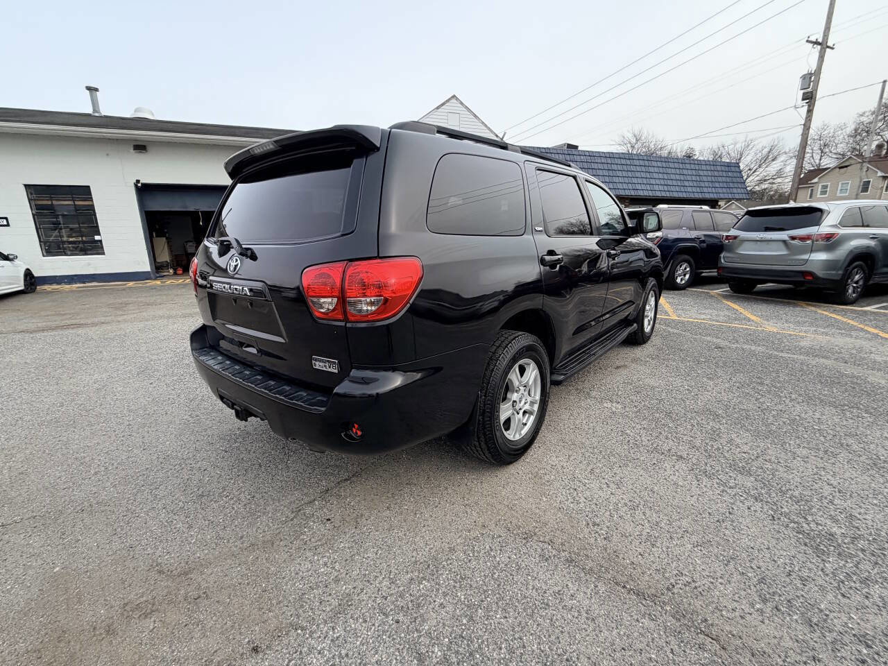 Used 2013 Toyota Sequoia SR5 w/ Premium Pkg image 12