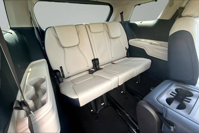 Used 2026 Kia Carnival EX FWD image 25
