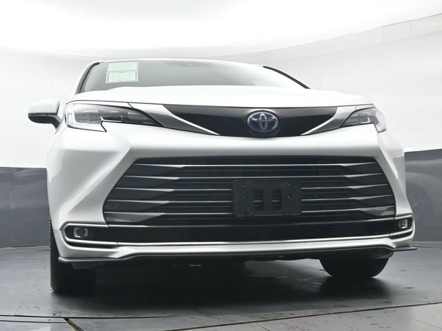 Used 2023 Toyota Sienna Limited image 42