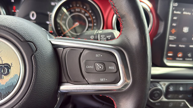 Used 2023 Jeep Wrangler Unlimited Rubicon w/ Cold Weather Group AWD/4WD image 19