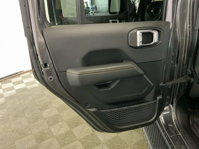Used 2025 Jeep Wrangler Unlimited Sahara w/ Technology Group AWD/4WD image 33