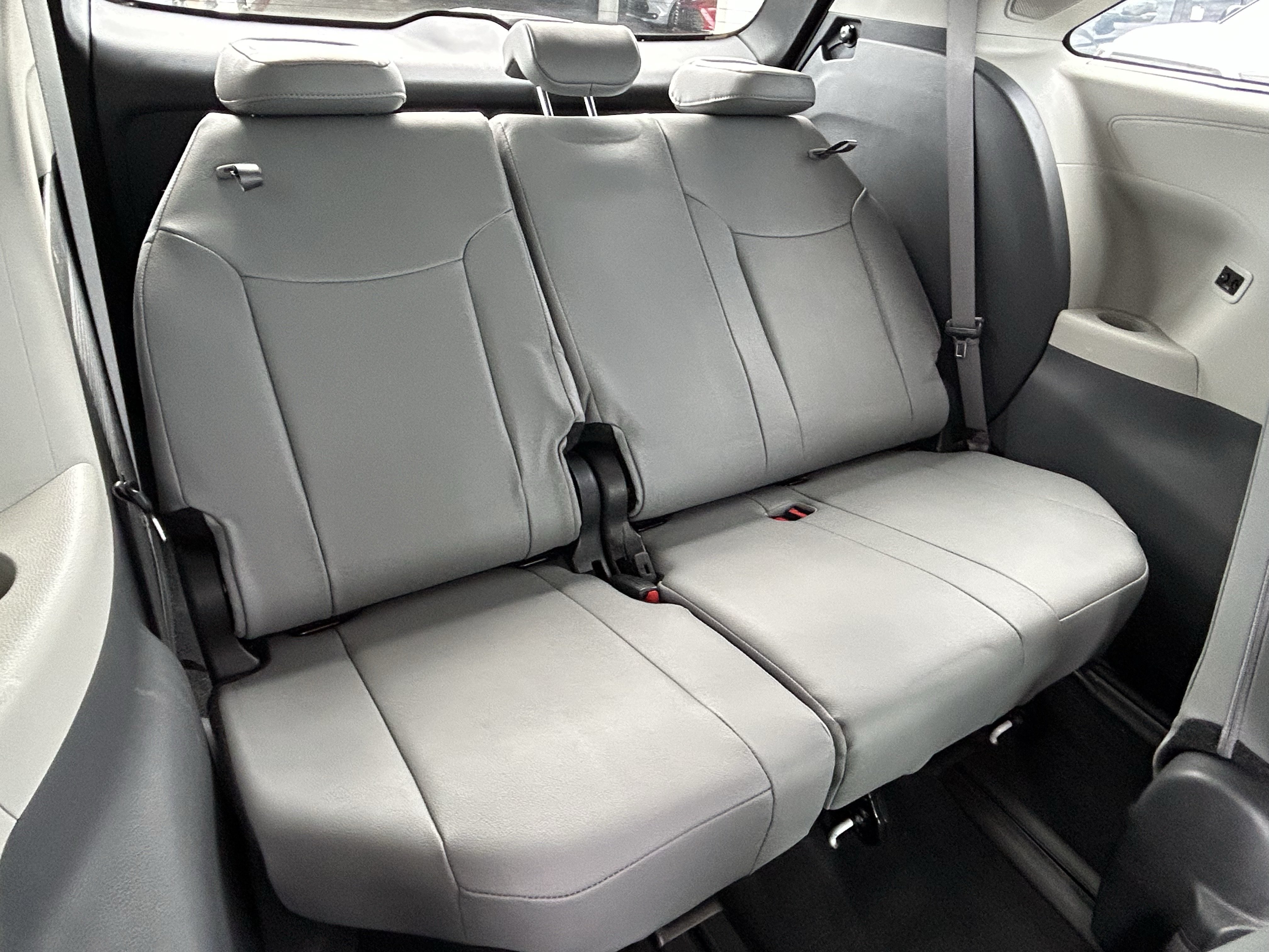 Certified 2024 Toyota Sienna Limited FWD image 13