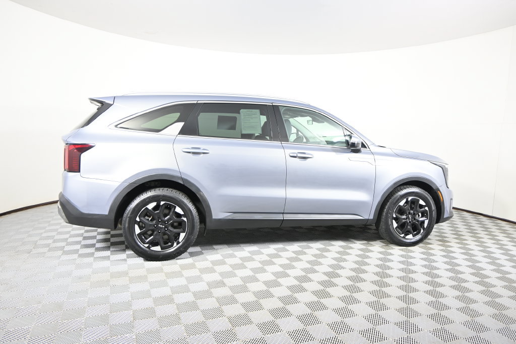 Used 2025 Kia Sorento S FWD image 7