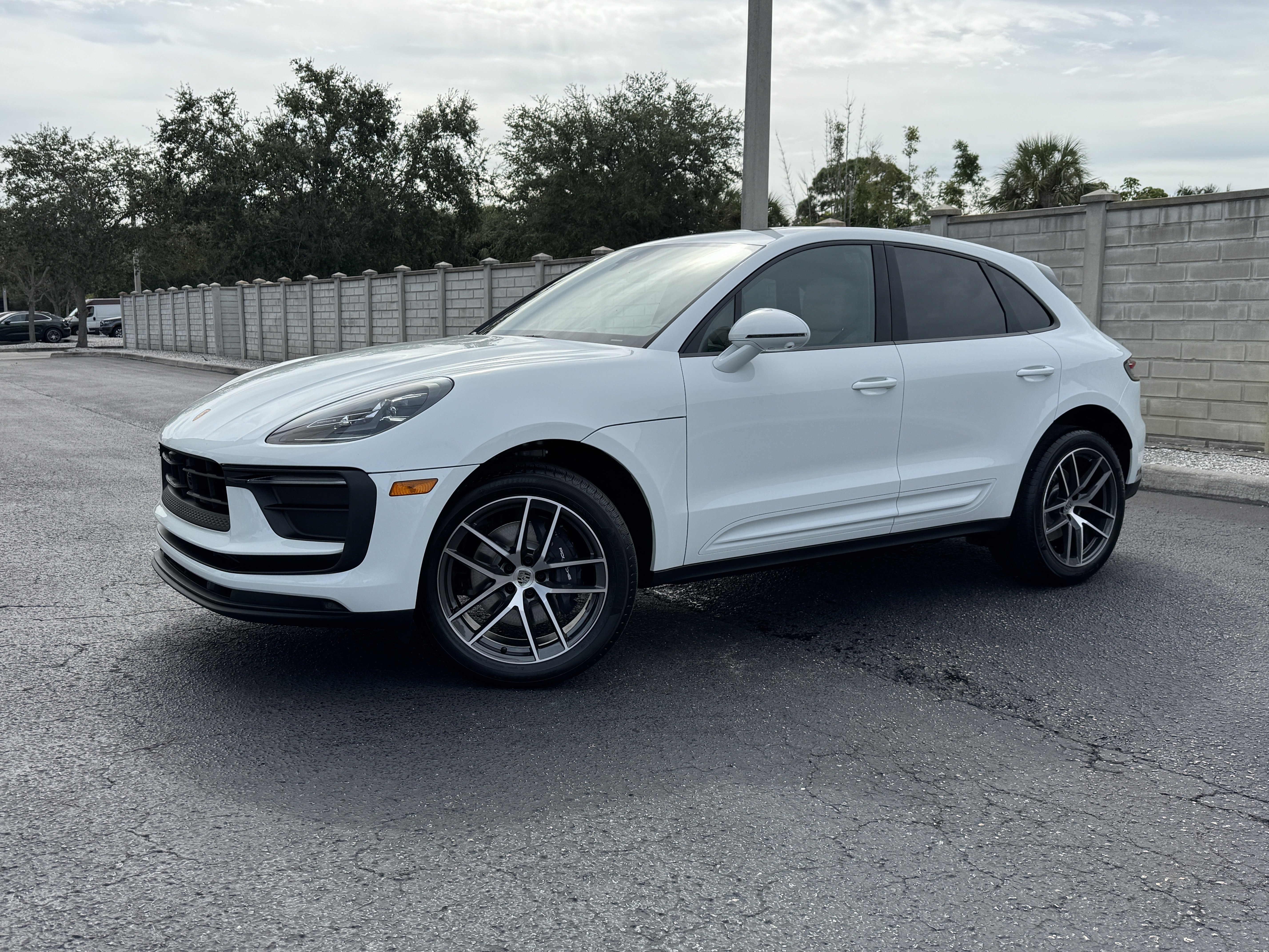 New 2026 Porsche Macan image 1
