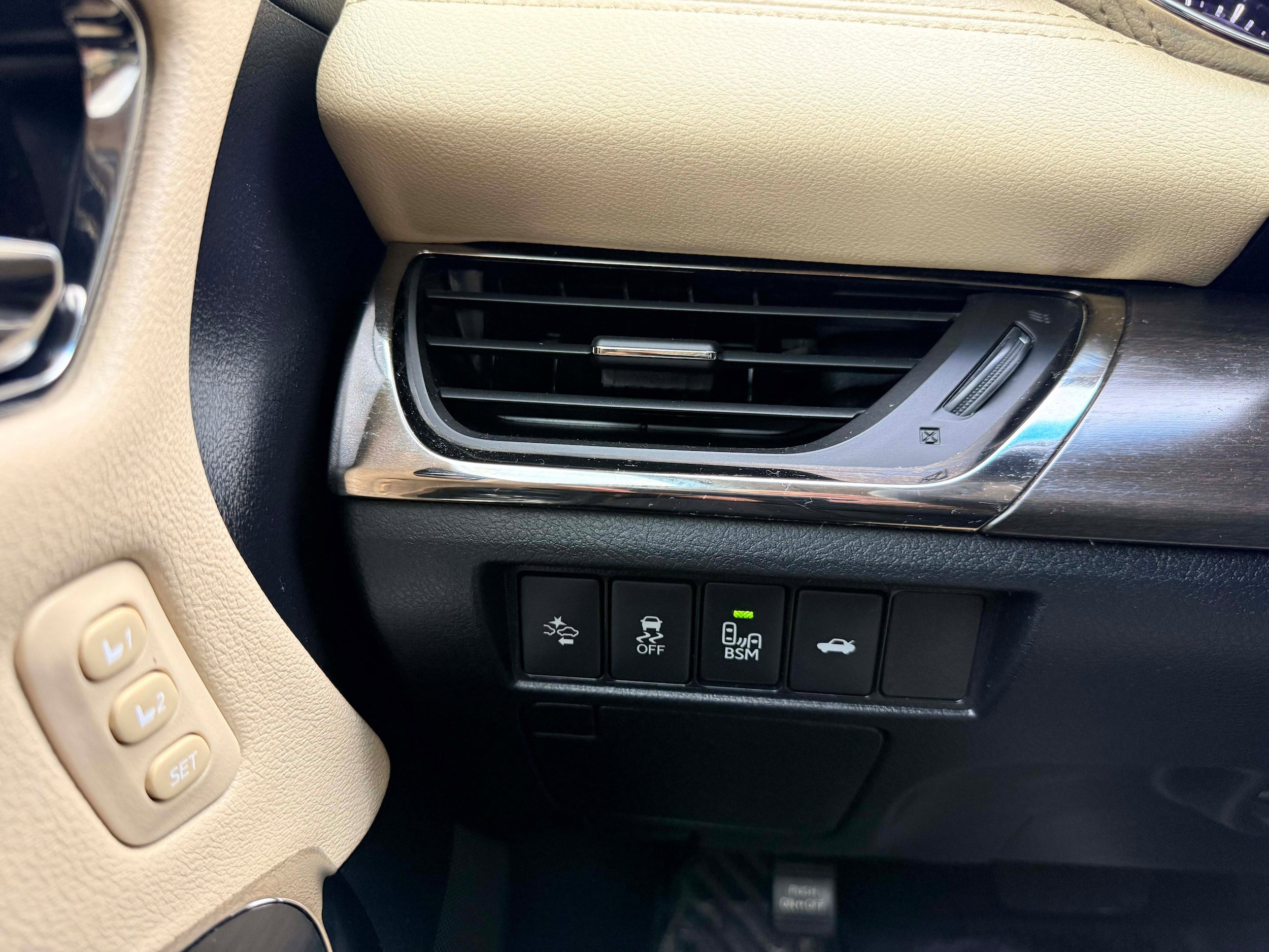 Used 2018 Toyota Avalon XLE Premium FWD image 17
