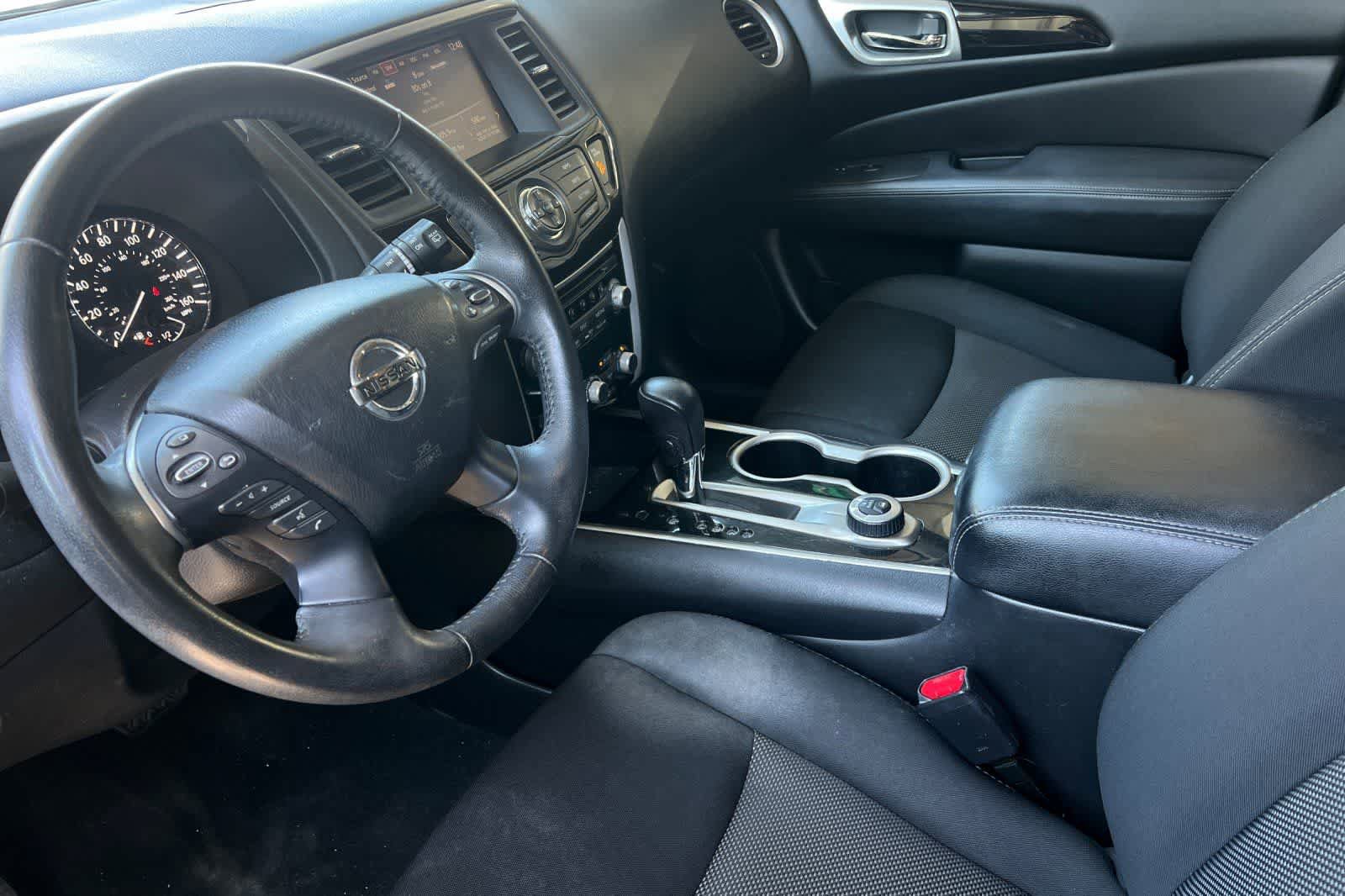 Used 2019 Nissan Pathfinder SV AWD/4WD image 14