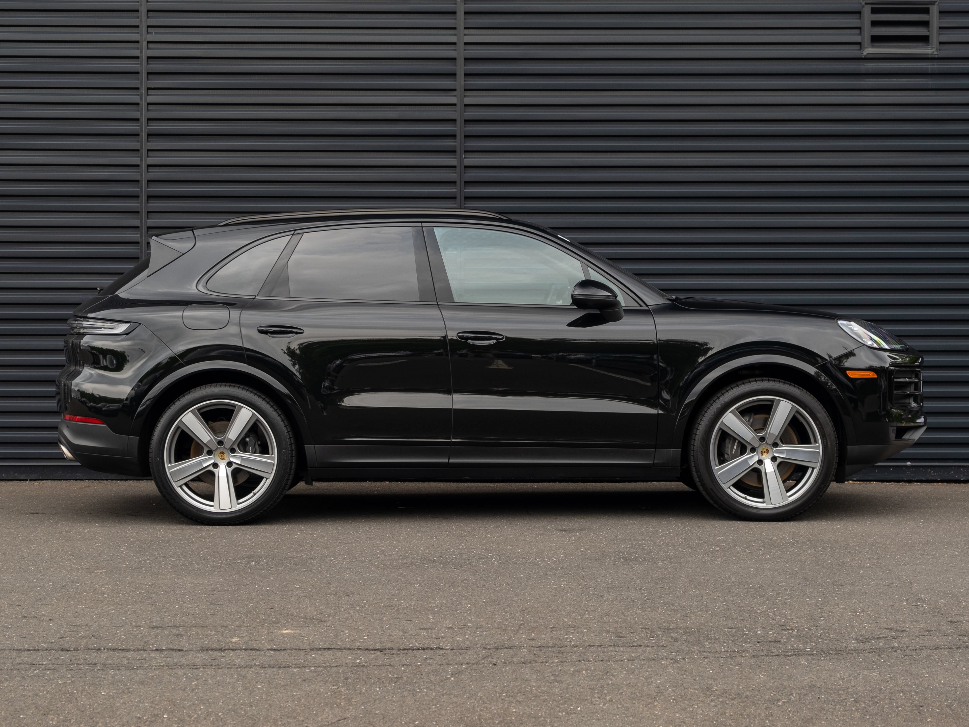 Certified 2024 Porsche Cayenne AWD/4WD image 9