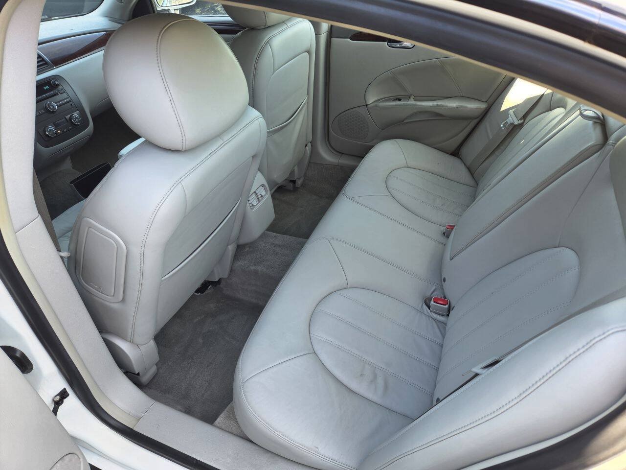 Used 2010 Buick Lucerne CXL FWD image 6