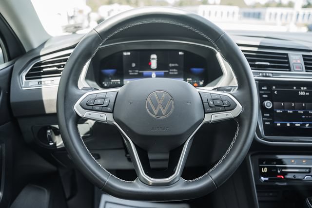 Used 2023 Volkswagen Tiguan SE FWD image 32