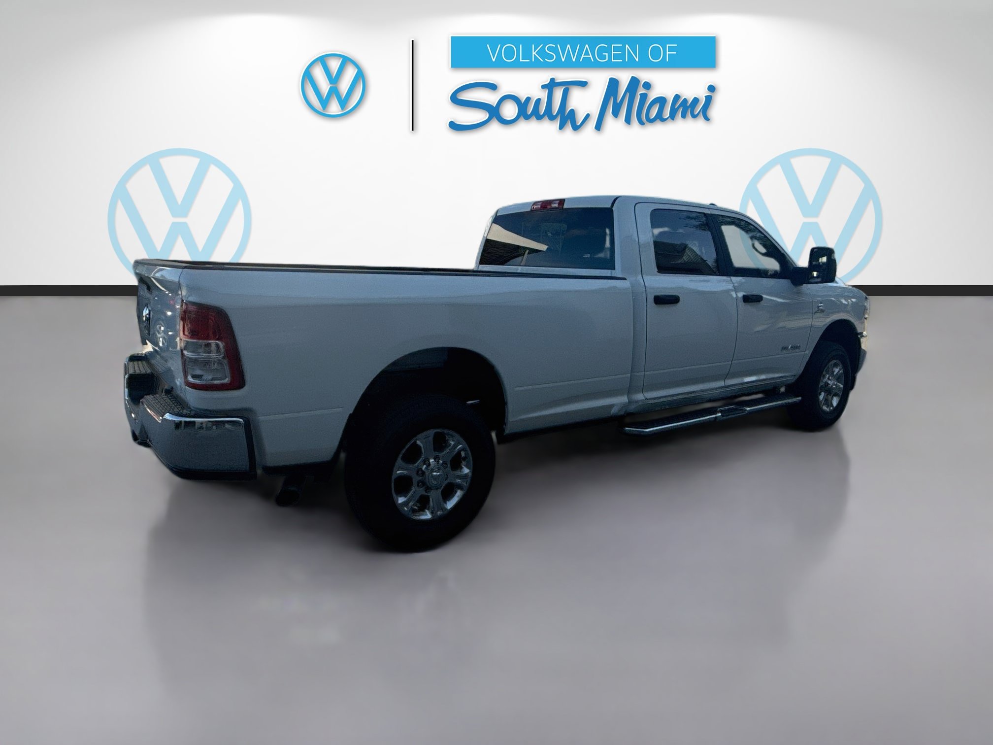 Used 2024 RAM 3500 Big Horn AWD/4WD image 7