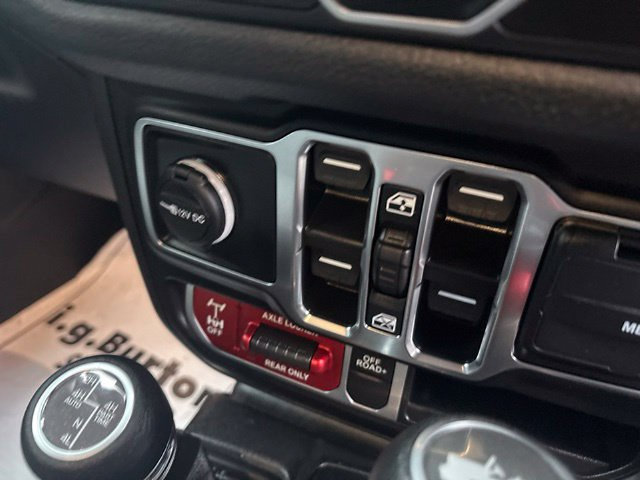 Used 2024 Jeep Wrangler Unlimited AWD/4WD image 18