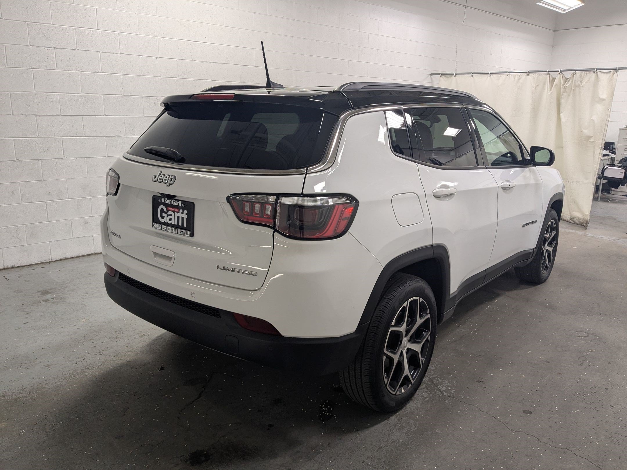 Certified 2024 Jeep Compass Limited AWD/4WD image 7