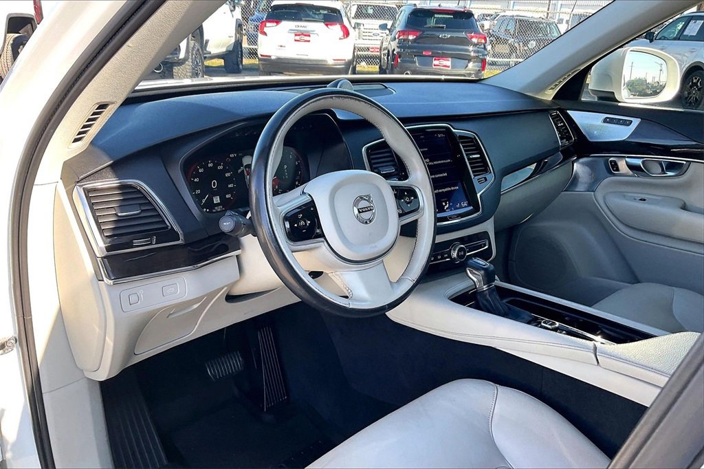 Used 2017 Volvo XC90 T6 Momentum w/ Vision Package image 14