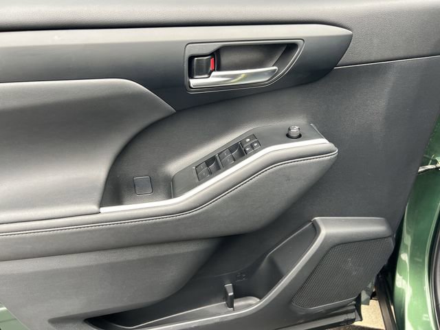 Used 2023 Toyota Highlander XLE image 11