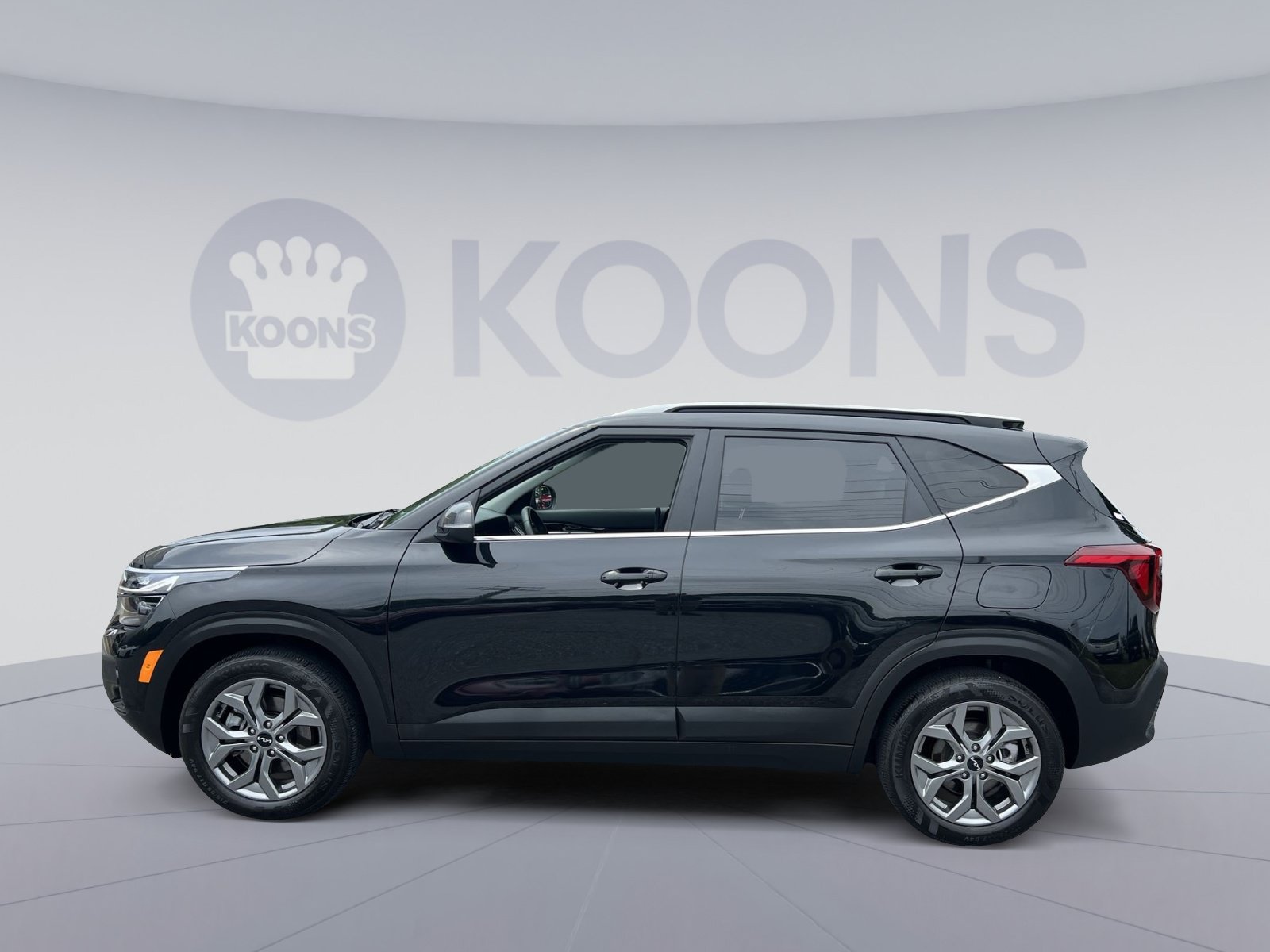 Used 2024 Kia Seltos S AWD/4WD image 2