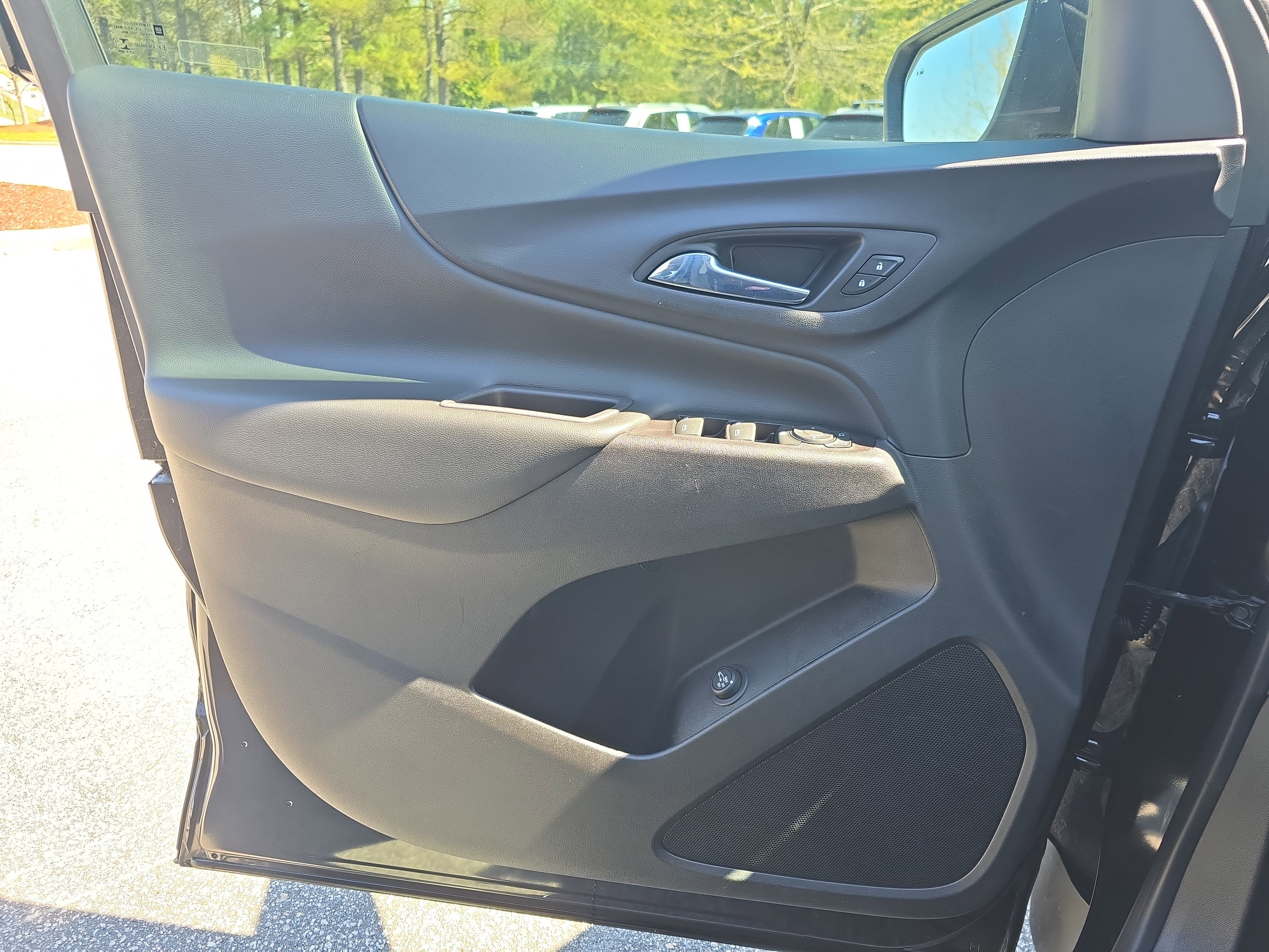 Used 2021 Chevrolet Equinox LT image 25