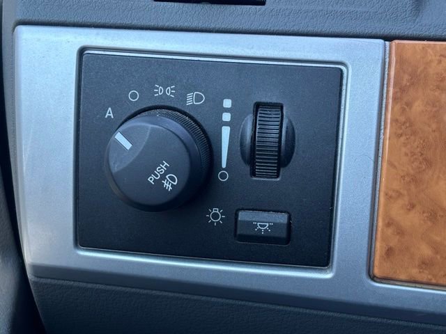 Used 2009 Chrysler Town & Country Limited w/ Entertainment Group #3 image 21