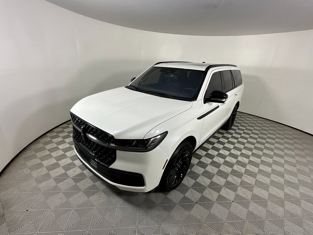 Used 2025 Lincoln Navigator Reserve w/ Jet Appearance Package image 9