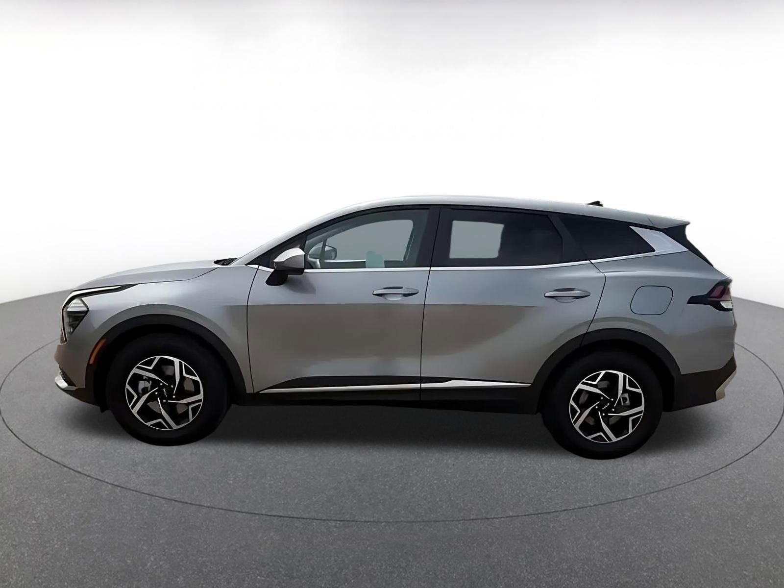 Used 2025 Kia Sportage LX FWD image 9
