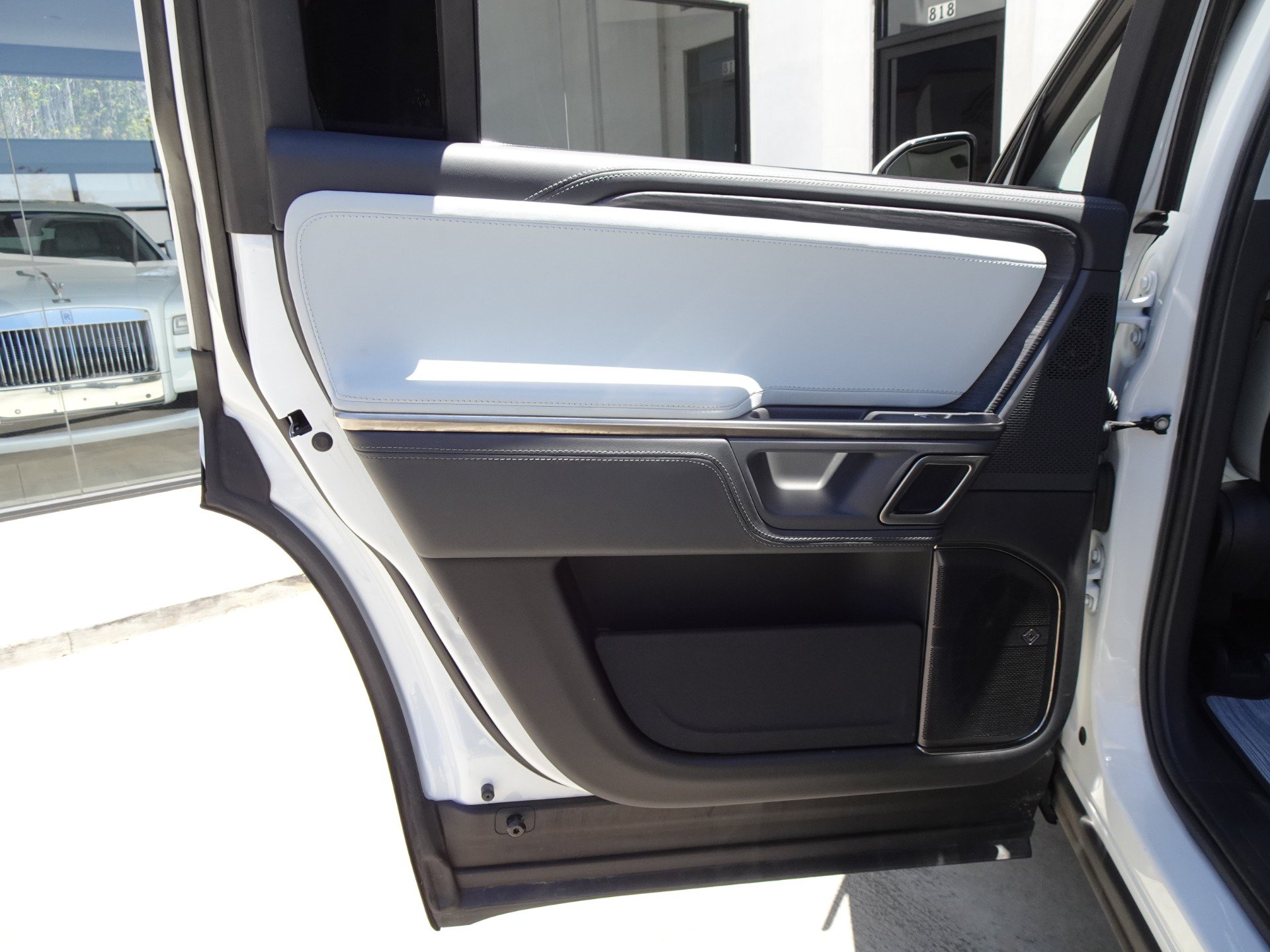 Used 2024 Rivian R1S Adventure AWD/4WD image 17