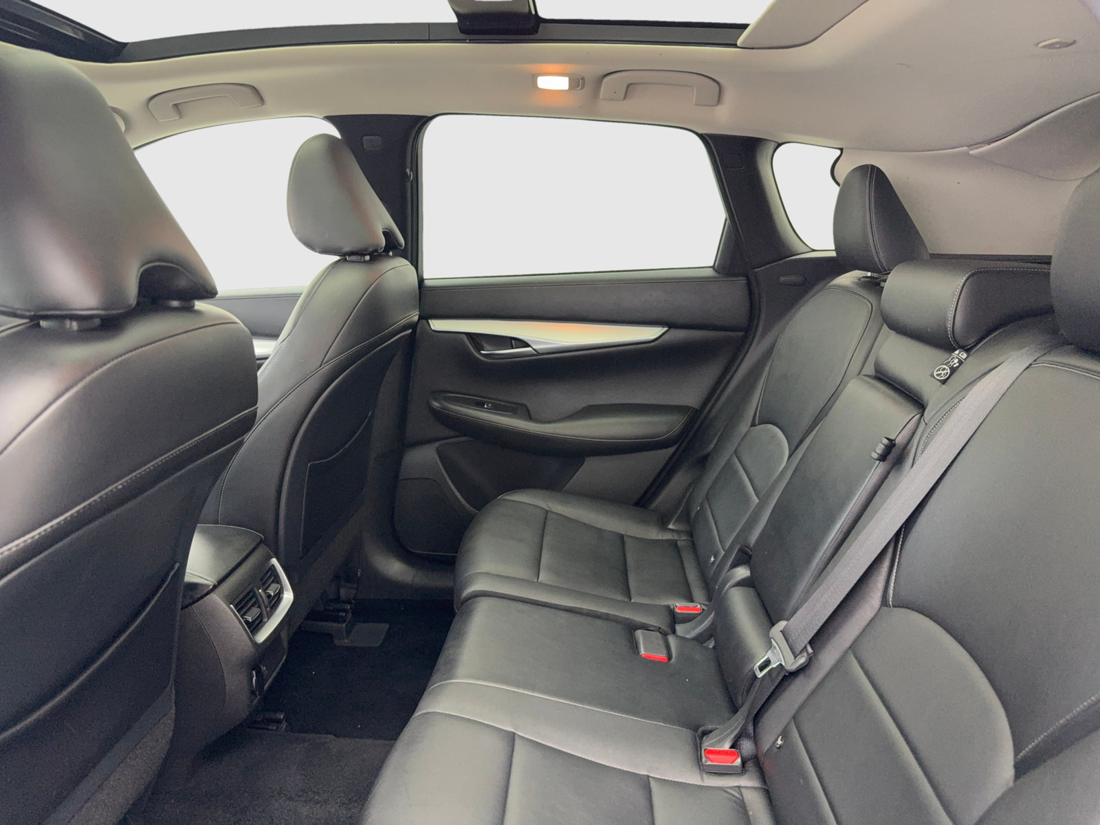 Used 2019 INFINITI QX50 Luxe w/ Navigation Package FWD image 37