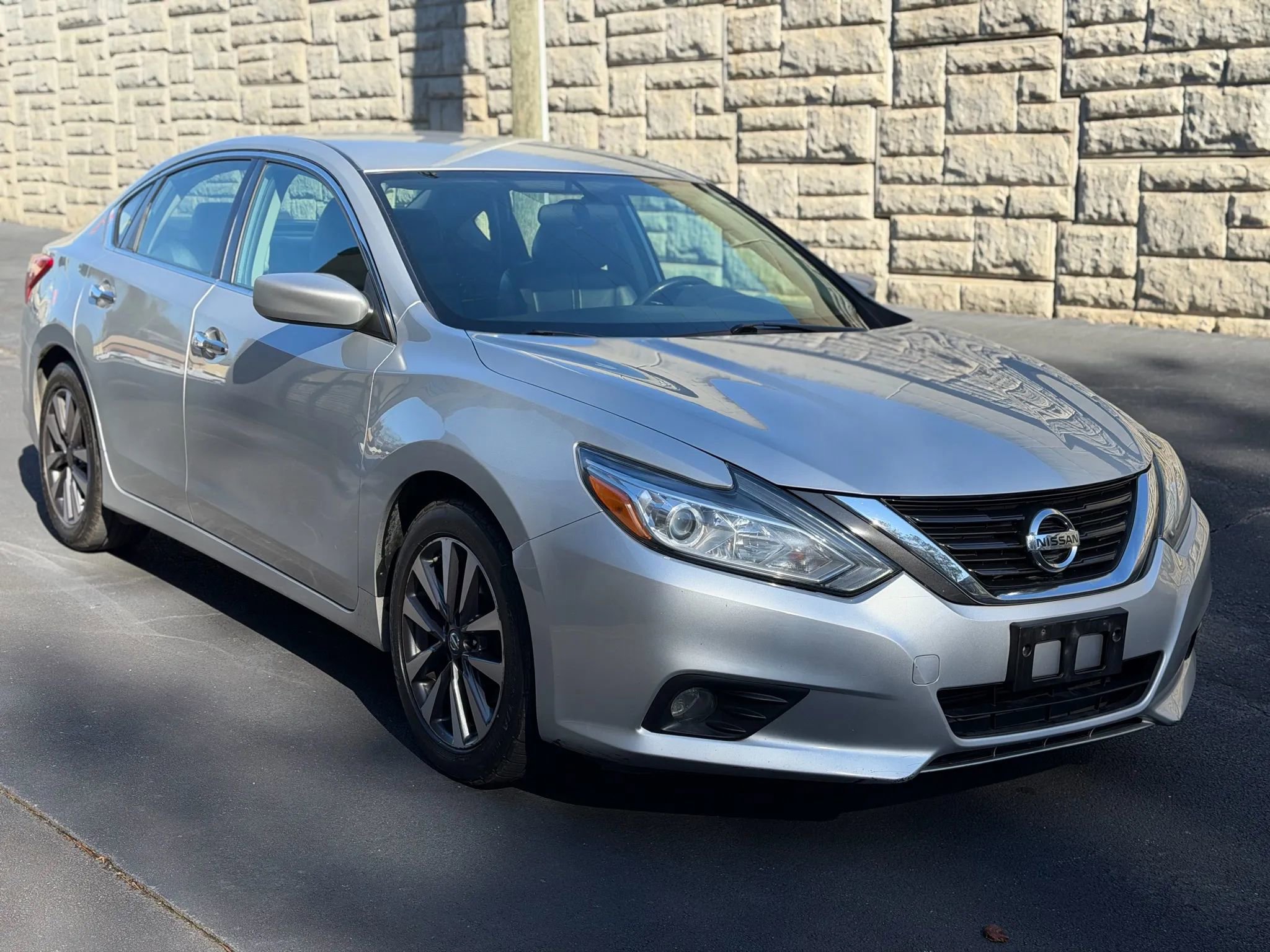 Used 2016 Nissan Altima 2.5 SV FWD image 5
