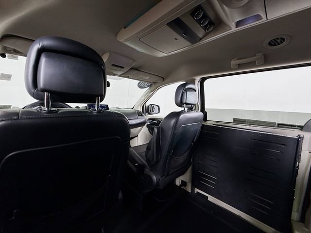Used 2011 Chrysler Town & Country Touring-L w/ Entertainment Group #2 FWD image 10