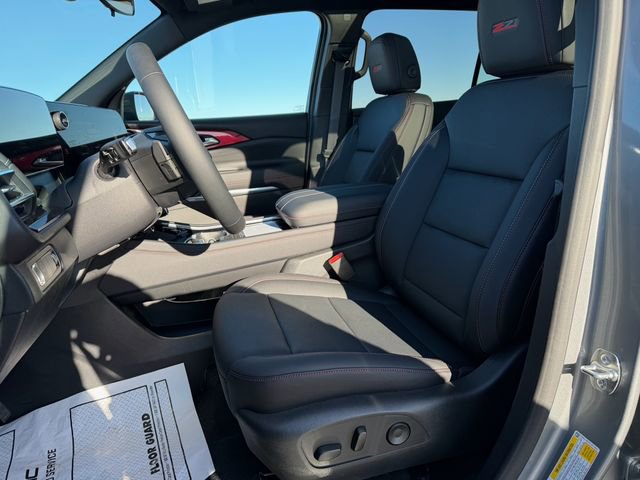 Used 2025 Chevrolet Traverse Z71 w/ Driver Confidence Package image 16