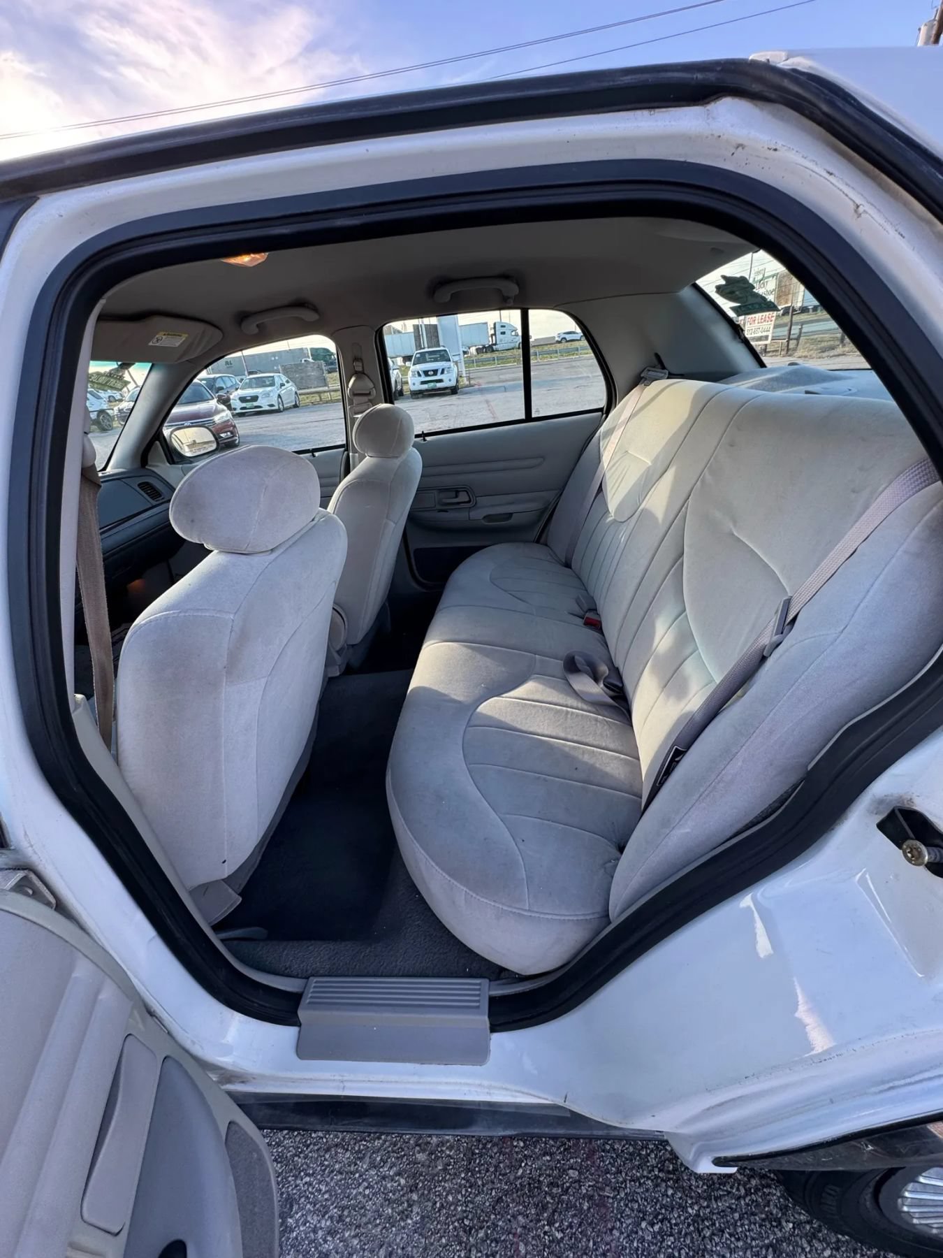 Used 2001 Ford Crown Victoria RWD image 16